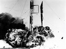 Výbuch nosiče Vanguard krátce po startu 6. prosince 1957. Šlo o první americký... Výbuch nosiče Vanguard krátce po startu 6. prosince 1957. Šlo o první americký...