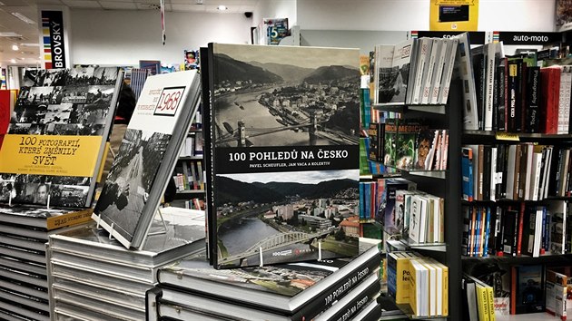 Nová kniha vychází z cyklu iDNES.cz 100 pohledů na Česko. Nová kniha vychází z cyklu iDNES.cz 100 pohledů na Česko.