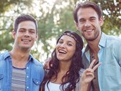 Štastní přátelé zvyšují šance na vaše vlastní štěstí, říká studie. Štastní přátelé zvyšují šance na vaše vlastní štěstí, říká studie.