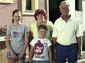 Babička s dědou se starají o svá vnoučata - jedenáctietou Anežku a osmiletého... Babička s dědou se starají o svá vnoučata - jedenáctietou Anežku a osmiletého...