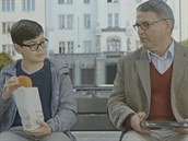 Volební lídr �SSD Lubomír Zaorálek ve spotu ve stylu slavného filmu Forres Gump