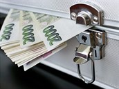 Lidé si stále půjčují. Využívají ale dostatečně srovnávačů půjček? Lidé si stále půjčují. Využívají ale dostatečně srovnávačů půjček?