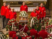 Veřejnost a členové horské služby se ve Vrchlabí rozloučili se zesnulým... Veřejnost a členové horské služby se ve Vrchlabí rozloučili se zesnulým...