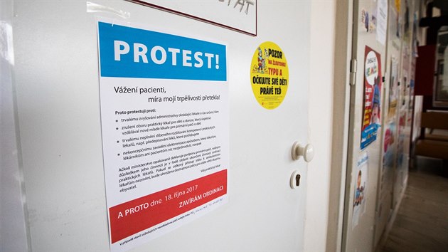 A 7000 lka a 400 lkren se ve stedu zapojilo do protestu proti nvrhu hradov vyhlky pro rok 2018, kter jim upela nrst plateb od zdravotnch pojioven. (18. jna 2017)