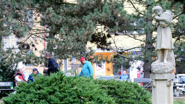 Skupinky, kter tvo vtinou bezdomovci, obsadily Husv park v Tboe. asto tam popjej alkohol a nechvaj po sob nepodek. ada mstnch se mstu radji vyhb, strnci tam chod nkolikrt denn.