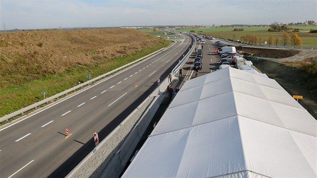 Slavnostn oteven ptikilometrovho sek D3 mezi Veselm nad Lunic a Boilcem.