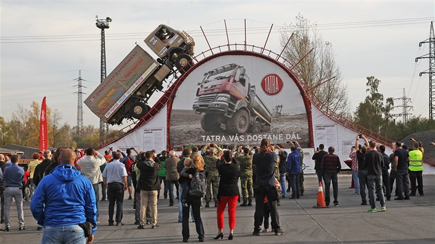 Libor Vclavk pejd s Tatrou 810 4x4 nejvy technickou pekku na svt vysokou 11 metr.