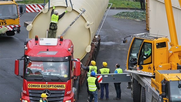 Usazovn kvasnch ndob v Bohemia Sektu. (11. 10. 2017)