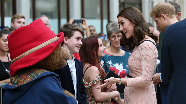 Vvodkyn Kate dorazila na charitativn akci na ndra Paddington (Londn, 16. jna 2017).