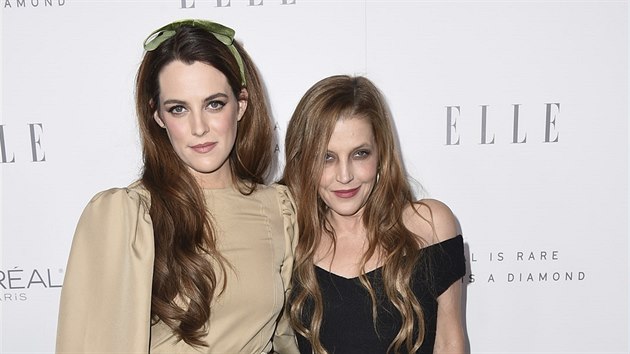 Riley Keoughová a její matka Lisa Marie Presleyová na ELLE Women in Hollywood Awards (Los Angeles, 16. října 2017)