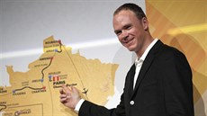 Úřadující šampion Chris Froome se culí před mapou nového ročníku Tour de France. Úřadující šampion Chris Froome se culí před mapou nového ročníku Tour de France.