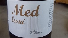 Na etiketě falešného produktu jeho výrobce tvrdil, že tento kvalitní med... Na etiketě falešného produktu jeho výrobce tvrdil, že tento kvalitní med...
