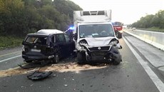Nehoda kamionu, dodávky a osobního auta komplikovala od rána provoz na dálnici... Nehoda kamionu, dodávky a osobního auta komplikovala od rána provoz na dálnici...