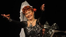 Daniela Bambasová jako Florence Jenkinsová ve hře Je úchvatná Daniela Bambasová jako Florence Jenkinsová ve hře Je úchvatná