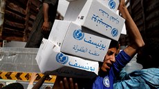 Jemen je zcela závislý na humanitární pomoci ze zahranií. Ta vak i kvli...
