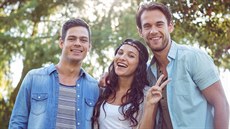 Štastní přátelé zvyšují šance na vaše vlastní štěstí, říká studie. Štastní přátelé zvyšují šance na vaše vlastní štěstí, říká studie.