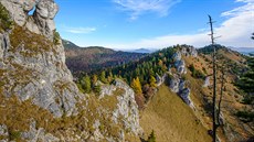 Pohled z Ostré na hřeben mezi Ostrou a Zadnou ostrou Pohled z Ostré na hřeben mezi Ostrou a Zadnou ostrou