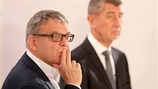 Lubomír Zaorálek a Andrej Babiš při volební superdebatě iDNES.cz a MF DNES v... Lubomír Zaorálek a Andrej Babiš při volební superdebatě iDNES.cz a MF DNES v...