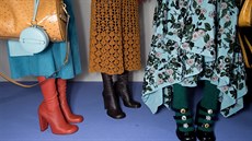 Letošní podzim přeje barevným botám, stejně jako zdobení a různým texturám... Letošní podzim přeje barevným botám, stejně jako zdobení a různým texturám...