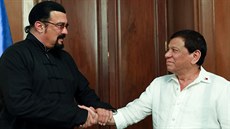 Seagal s Dutertem na schzce v Manile (13. íjna 2017)