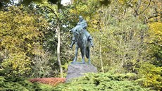Pímo v Pibyslavi mají velkou jezdeckou sochu Jana iky, jejím autorem je...