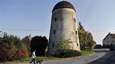 Větrnému mlýnu v Třebíči dnes chybí tolik charakteristické vrtule či lopaty. Po... Větrnému mlýnu v Třebíči dnes chybí tolik charakteristické vrtule či lopaty. Po...