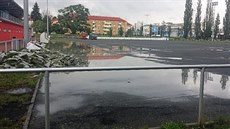 I když firma strhla umělý trávník, hřiště Slavie se po intenzivním dešti ocitlo... I když firma strhla umělý trávník, hřiště Slavie se po intenzivním dešti ocitlo...