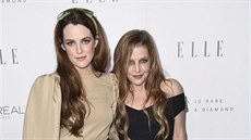 Riley Keoughová a její matka Lisa Marie Presleyová na ELLE Women in Hollywood...