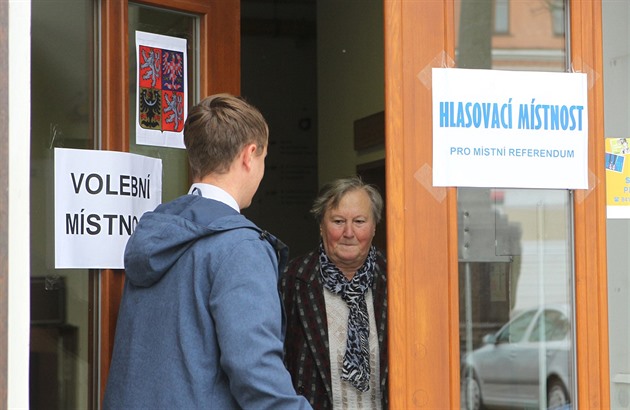 Místní referendum se konalo v oddlených místnostech oproti volbám. Zabloudil...