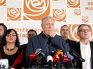 Milan Chovanec hovoí na tiskové konferenci SSD ve volebním tábu strany v...