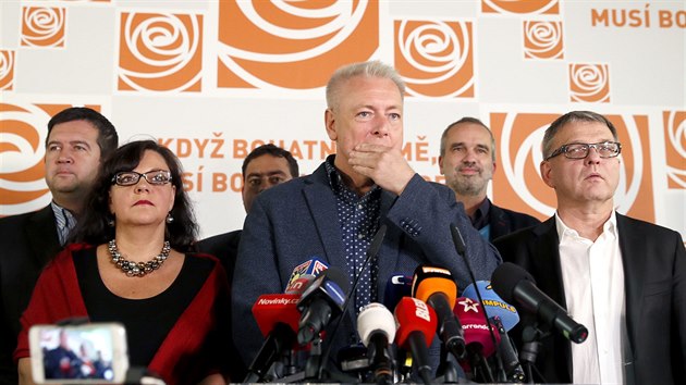 Milan Chovanec hovoří na tiskové konferenci ČSSD ve volebním štábu strany v... Milan Chovanec hovoří na tiskové konferenci ČSSD ve volebním štábu strany v...