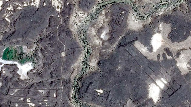 Kamenné "brány" při pohledu ze shora. Zdroj: Google Maps Kamenné "brány" při pohledu ze shora. Zdroj: Google Maps
