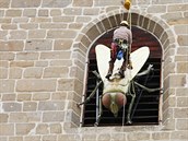 Horolezci sundali v úterý ráno zlatou mouchu z Černé věže.