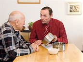 Šmejda si v klipu zahrál Martin Stránský z Divadla F.X. Šaldy (v červené...