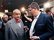 Karel Schwarzenberg a Jiří Pospíšil v pražském štábu TOP 09. (21. října 2017) Karel Schwarzenberg a Jiří Pospíšil v pražském štábu TOP 09. (21. října 2017)