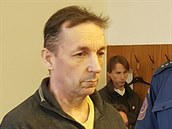 Miroslav Opatřil, obžalovaný z brutální vraždy družky, v jednací síni Krajského... Miroslav Opatřil, obžalovaný z brutální vraždy družky, v jednací síni Krajského...