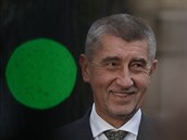 Šéf hnutí ANO Andrej Babiš přichází komentovat výsledky povolební schůzky s... Šéf hnutí ANO Andrej Babiš přichází komentovat výsledky povolební schůzky s...