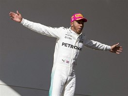 Lewis Hamilton blzniv oslavuje triumf ve Velk cen USA.