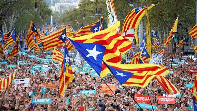 Barcelona protestuje proti rozhodnut Madridu omezit katalnskou autonomii (21. jna 2017)