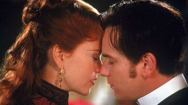 Nicole Kidmanov a Ewan McGregor ve filmu Moulin Rouge (2001)