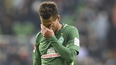 NE, TO NEMŮŽE BÝT PRAVDA. Theodor Gebre Selassie opouští po prvním poločase... NE, TO NEMŮŽE BÝT PRAVDA. Theodor Gebre Selassie opouští po prvním poločase...