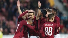 Radost fotbalistů Sparty z branky Josefa Šurala Radost fotbalistů Sparty z branky Josefa Šurala