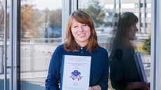 Parazitoložka Marie Jalovecká zkoumá krevní parazity rodu Babesia. Parazitoložka Marie Jalovecká zkoumá krevní parazity rodu Babesia.