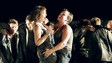 Tenorista Aleš Briscein jako Tambormajor a Lise Lindstromová jako Marie v... Tenorista Aleš Briscein jako Tambormajor a Lise Lindstromová jako Marie v...