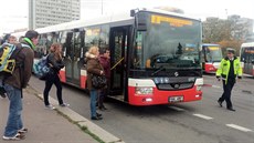 Voda v kolejišti zastavila provoz metra mezi stanicemi Háje a Kačerov. (23.... Voda v kolejišti zastavila provoz metra mezi stanicemi Háje a Kačerov. (23....