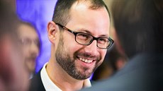 Šéf poslaneckého klubu STAN prosadil přes nesouhlas ministryně práce a sociálních věcí Jany Maláčové týden placeného volna ročně pro zaměstnance, kteří působí na táborech a akcích pro děti a mládež. Šéf poslaneckého klubu STAN prosadil přes nesouhlas ministryně práce a sociálních věcí Jany Maláčové týden placeného volna ročně pro zaměstnance, kteří působí na táborech a akcích pro děti a mládež.