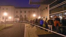 Na otevření krajského úřadu v Jihlavě čekalo 20. října s žádostí o dotaci na... Na otevření krajského úřadu v Jihlavě čekalo 20. října s žádostí o dotaci na...