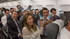 Pasažéři letu společnosti Iberia s novými modely Note 8 Pasažéři letu společnosti Iberia s novými modely Note 8
