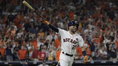Jose Altuve z týmu Houston Astros slaví úspěšný odpal. Jose Altuve z týmu Houston Astros slaví úspěšný odpal.