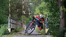 Uzavřená lávka v Mostově přes řeku Ohři se má ještě letos dočkat opravy. Uzavřená lávka v Mostově přes řeku Ohři se má ještě letos dočkat opravy.